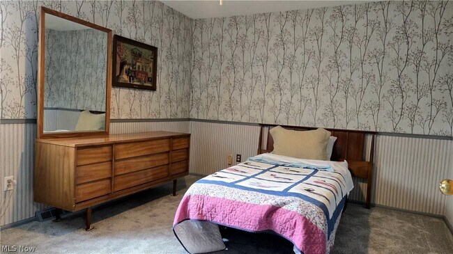 Building Photo - 2319 Green Acres Dr