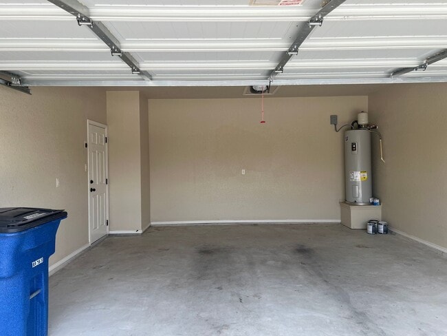 Building Photo - Luxury 3/2 duplex in great New Braunfels Neighborhood!