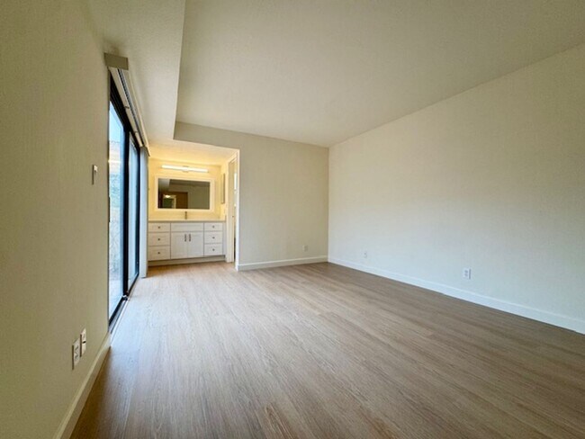 Building Photo - Tastefully updated 2 bedroom/2 bath, single level townhome w/attached 2 car garage!