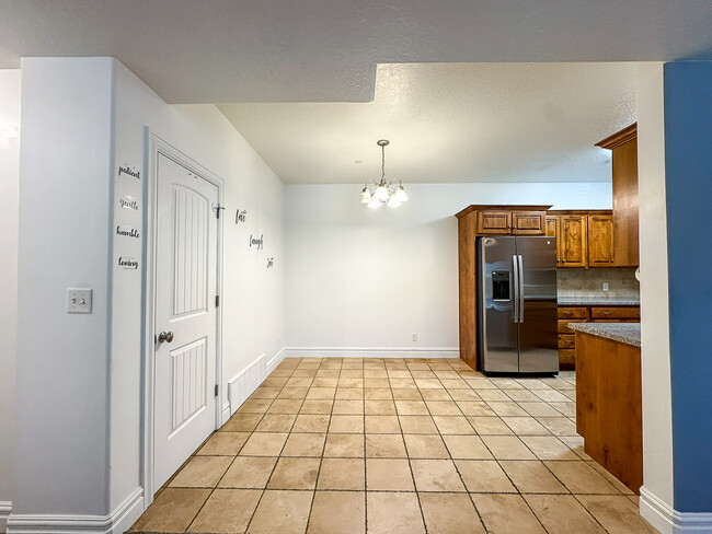 Building Photo - 248 S 550 W