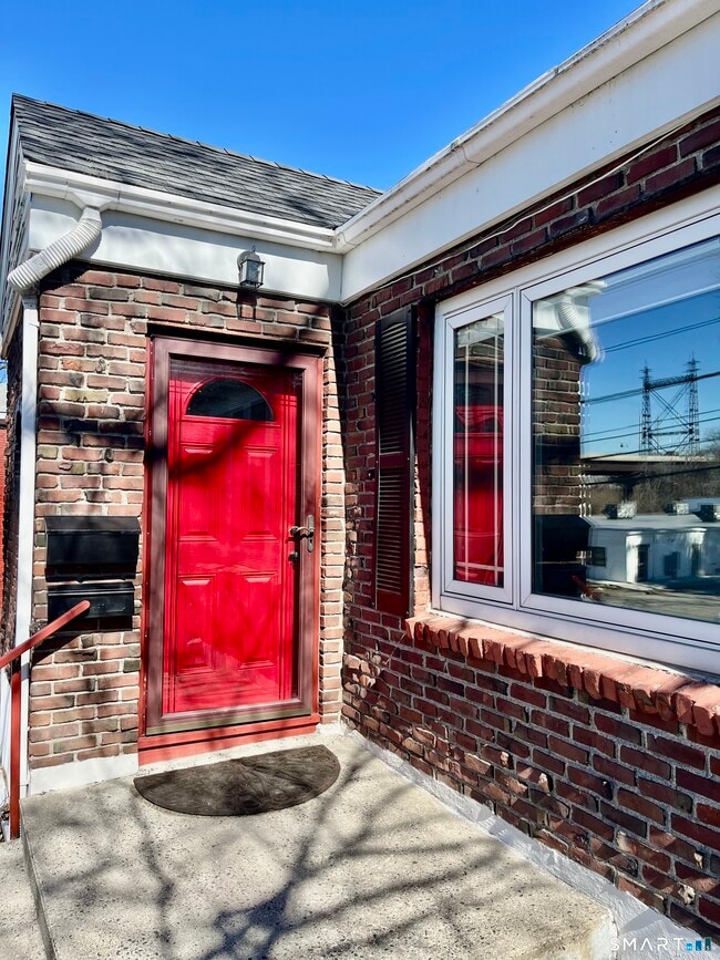 Building Photo - 657 Naugatuck Ave