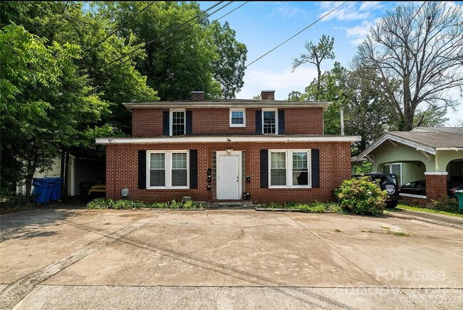Primary Photo - 211 Wilson St