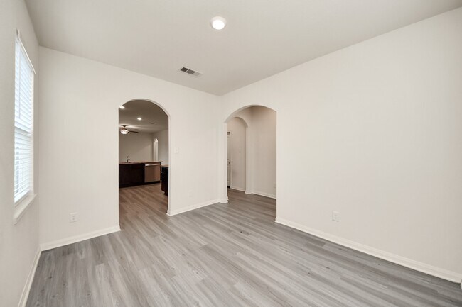 Building Photo - 305 Wayne County Dr