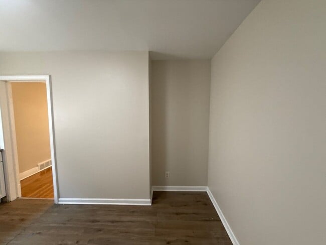 Building Photo - Renovated 3-Bedroom Home – We Welcome Sect...
