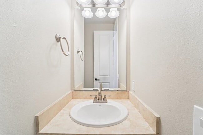 Building Photo - 2421 Beall St