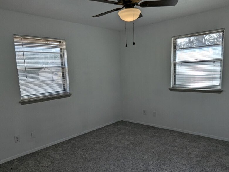 Building Photo - 1916 Graham Ave