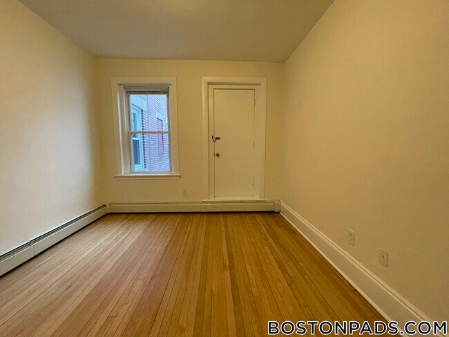Building Photo - 1539 Beacon St