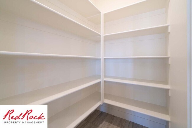 Building Photo - Incredible 3 Bedroom, 2 Bathroom Property ...