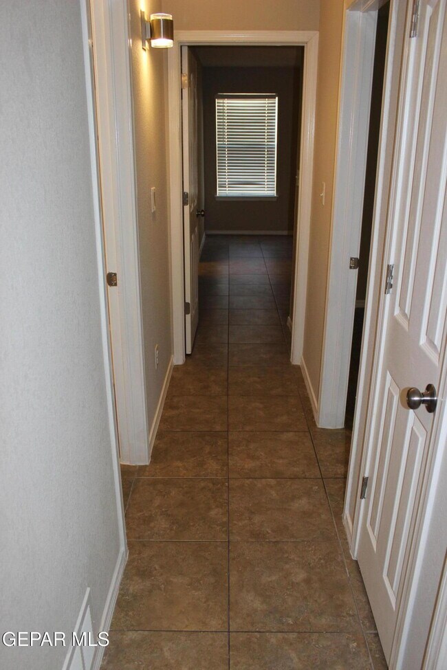 Building Photo - 13978 Vaquero Rock Dr
