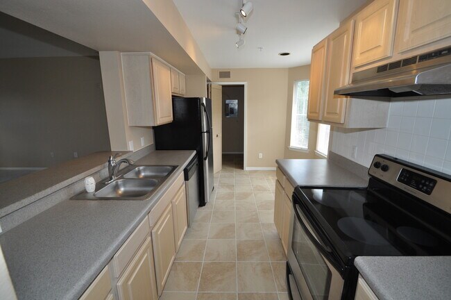 Building Photo - 408 Summit Ridge Pl
