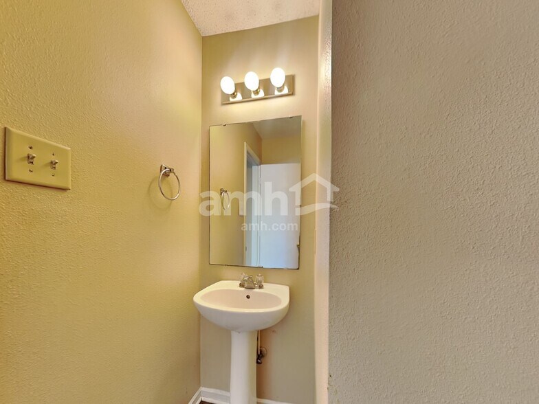 Building Photo - 3110 Brandenburg Dr