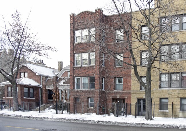 Building Photo - 1122 W Addison St