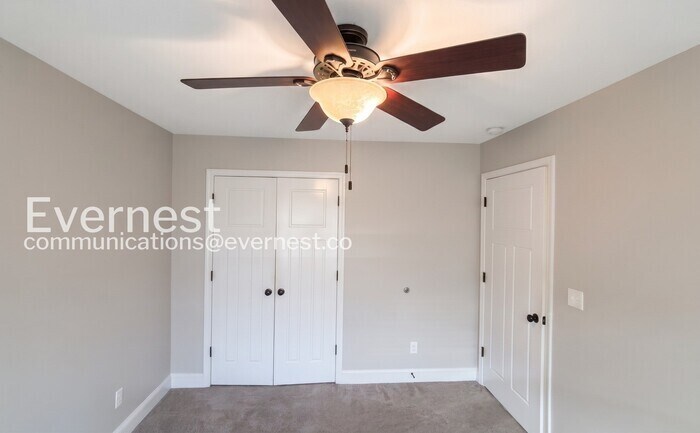 Building Photo - 958 Colony Cir