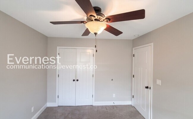 Building Photo - 2-Bed/2-Bath Town Home/Pet Friendly/Available Now!