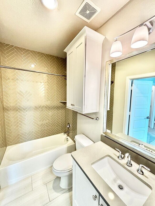 Building Photo - Spacious 3-Bedroom Home with Modern Amenit...
