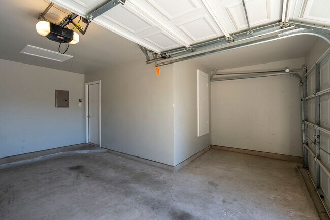 Building Photo - 164 Pearl Lake Dr