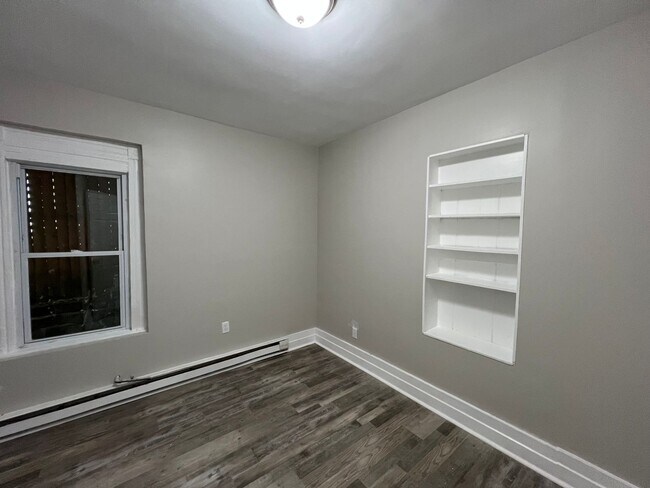 Building Photo - 412 N 8th St