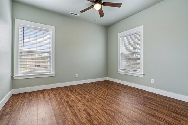Building Photo - Brand New Cottage close to downtown and U ...