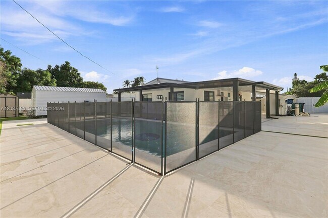 Building Photo - 9298 Jamaica Dr