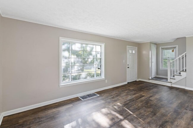 Building Photo - 1114 Roslyn Ave
