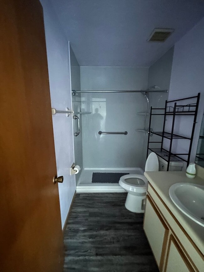 Building Photo - 2/2 In Green Leaf