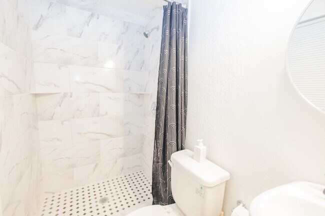 Building Photo - 3007 E 21st Ave