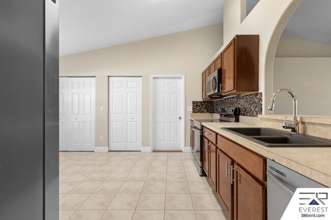 Building Photo - 71 Wellwood Ln