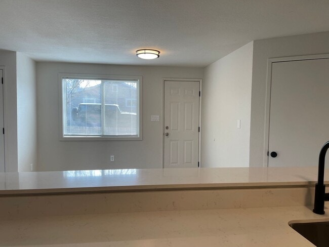 Building Photo - Newly Remodeled 2 Bedroom 1 Bath Duplex-Be The First to Make it Your Home