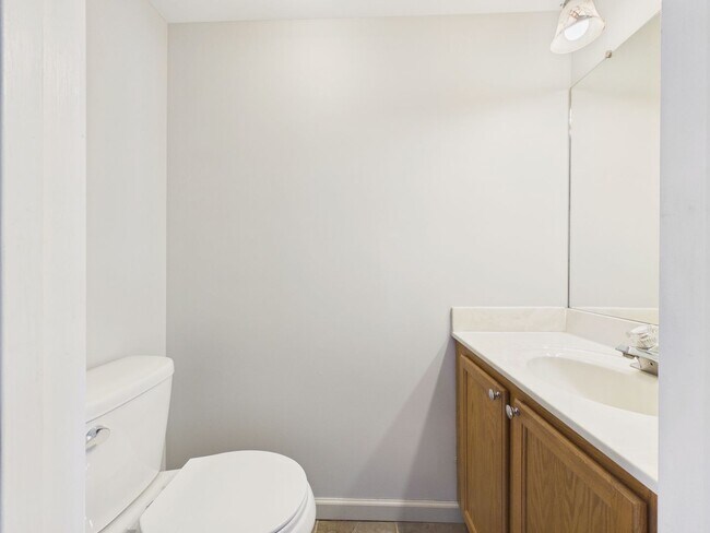 Building Photo - Charming Townhome in Mechanicsburg