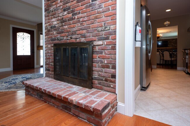 Building Photo - 3201 Bayland Dr