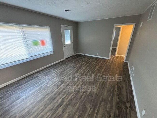 Building Photo - 111 Forestwood Ave