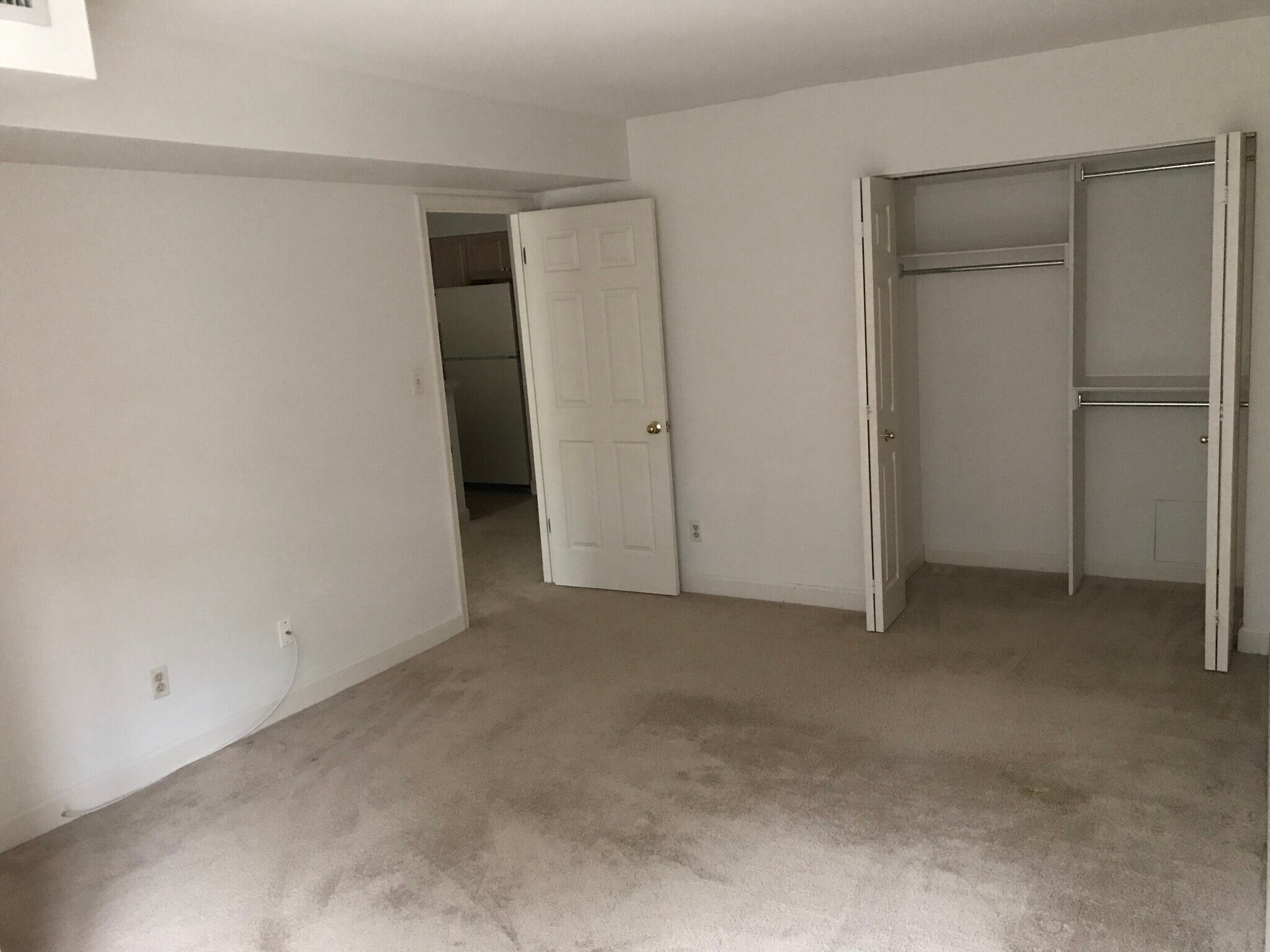 bed room - 5000 Battery Ln