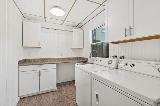 Building Photo - In the heart of the Coronado Village!