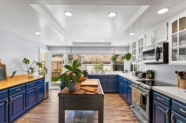 Building Photo - 24585 Overlake