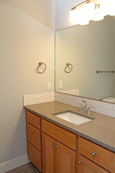 Building Photo - 8840 SW 36th Ave