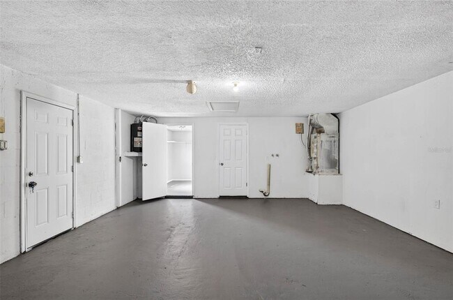 Building Photo - 8905 Tropical Palm Way