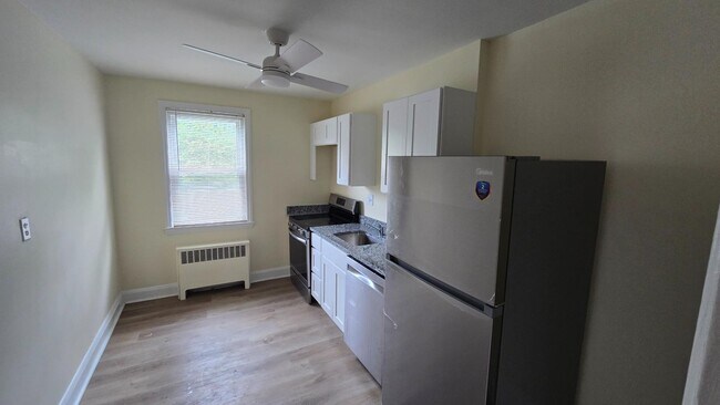 Building Photo - 6148 Parkway Dr