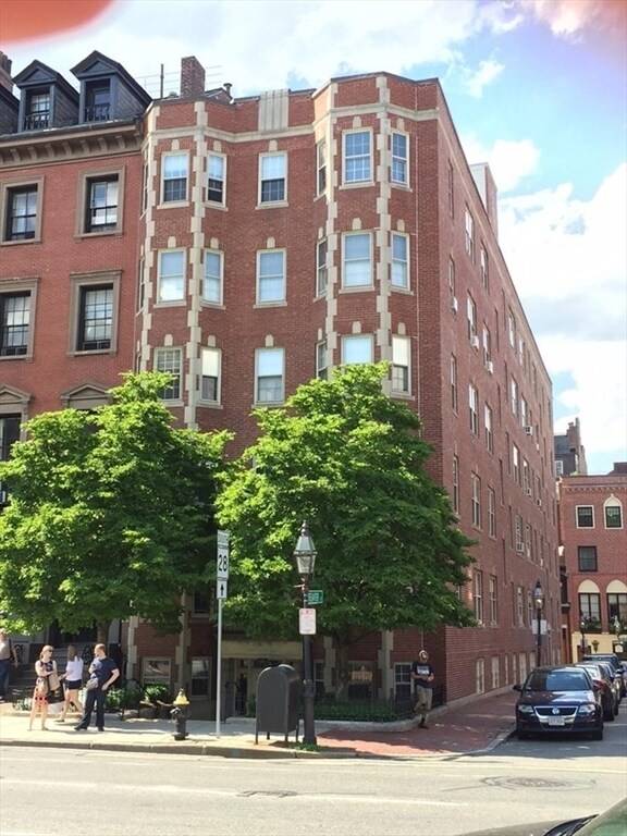Building Photo - 92 Beacon St