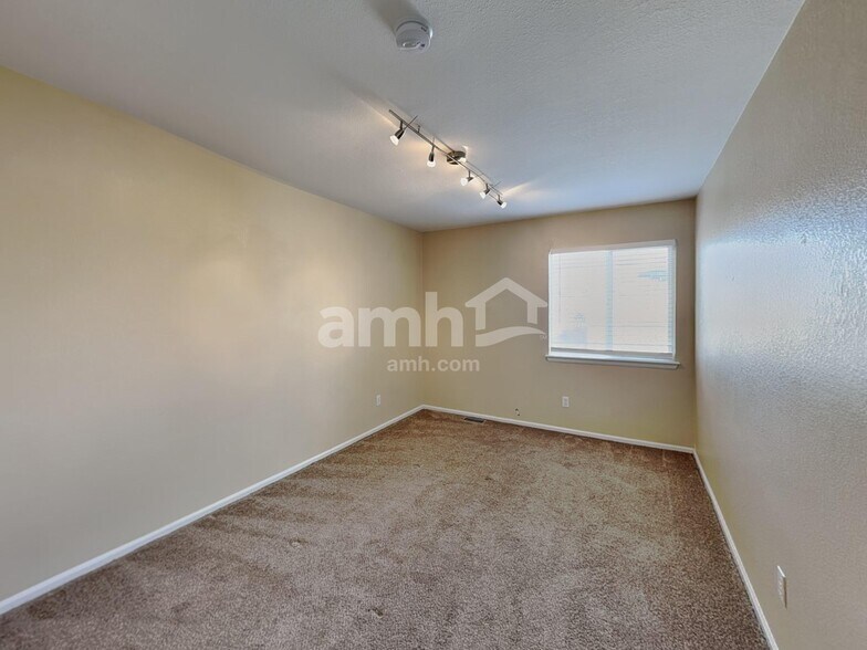 Building Photo - 4892 Waldenwood Dr