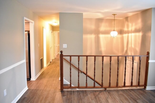 Building Photo - Great Split Foyer In Fredericksburg!