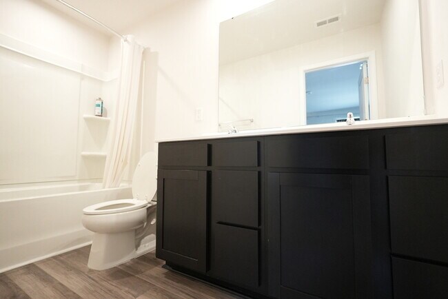 Building Photo - Fabulous 4 Beds 2.5 Baths in Troutman