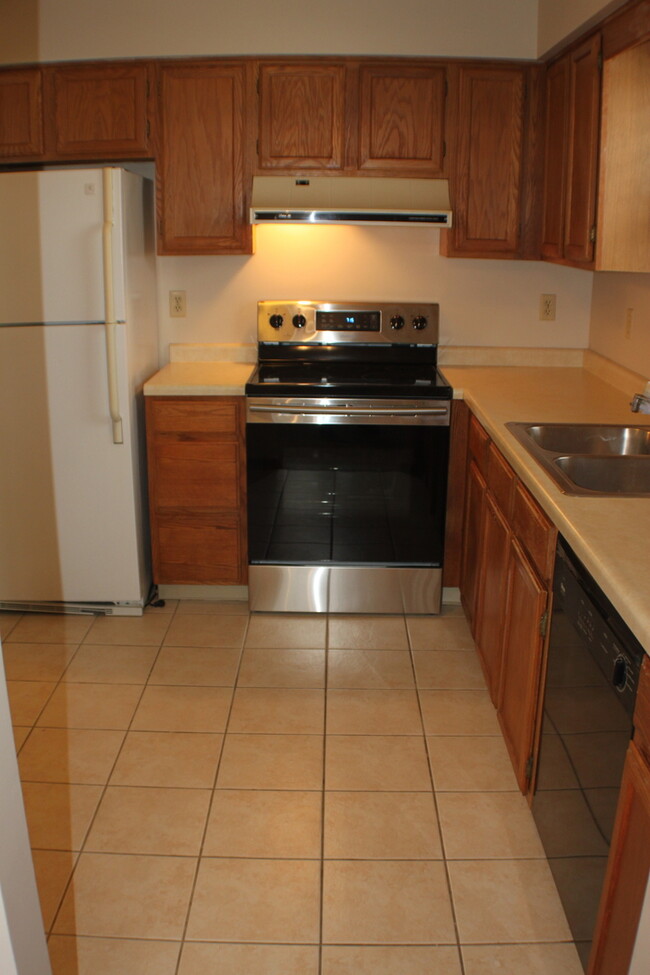 Building Photo - Condo near downtown.. Just remodeled!