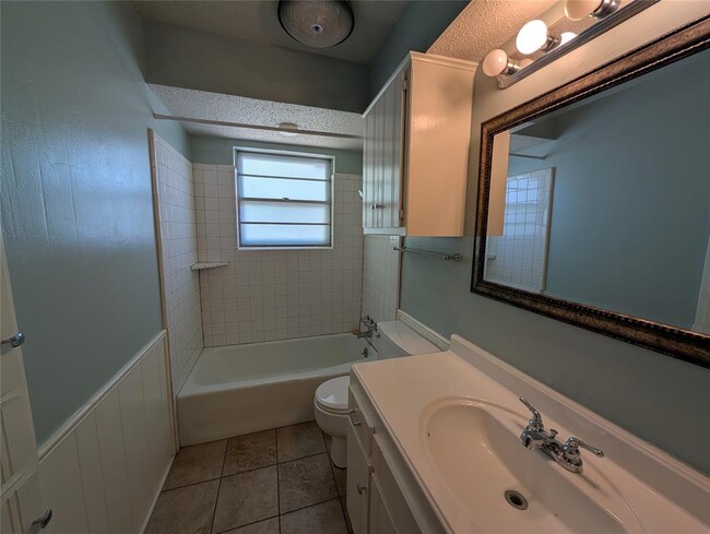 Building Photo - 1117 NW 6th Pl
