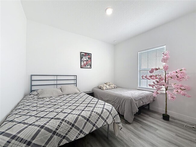 Building Photo - 16950 SW 42 Ave