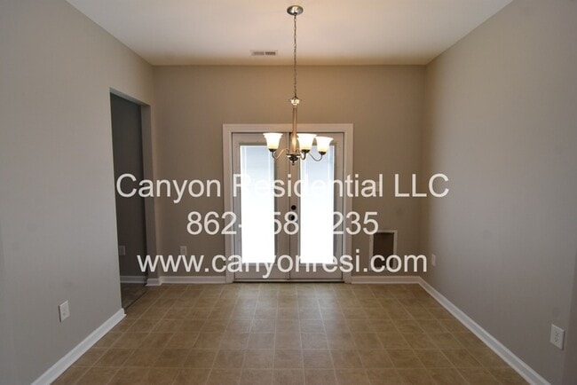 Building Photo - 3637 Crosswinds Dr