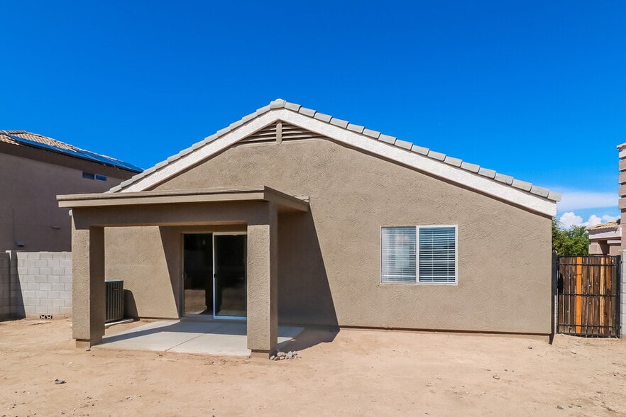 Building Photo - 15108 N El Frio Ct