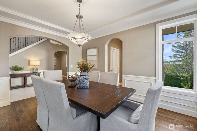 Building Photo - Luxury Living in sought after Sterling Woods