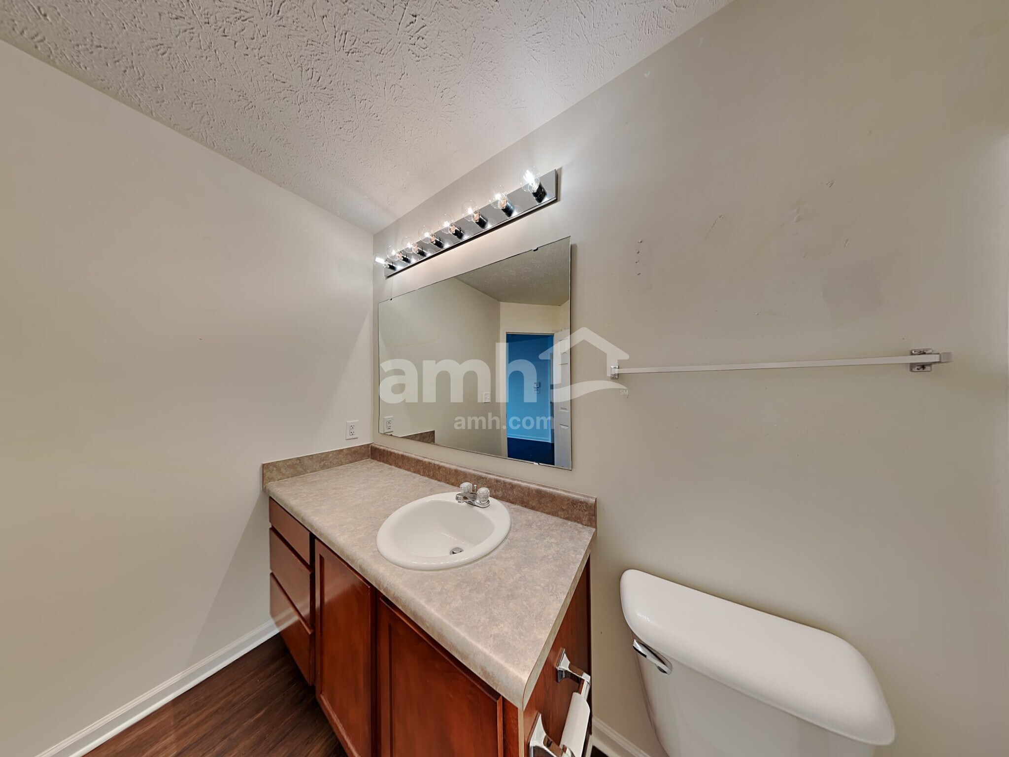 Building Photo - 6154 N Woodhaven Dr