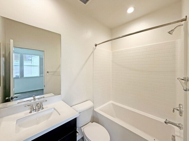 Building Photo - Bright & Inviting 2BR/2.5BA Townhome Near ...