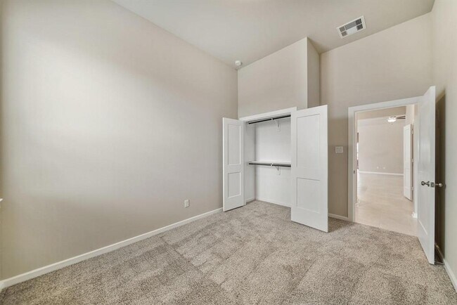 Building Photo - 1547 Crystal Stream Dr